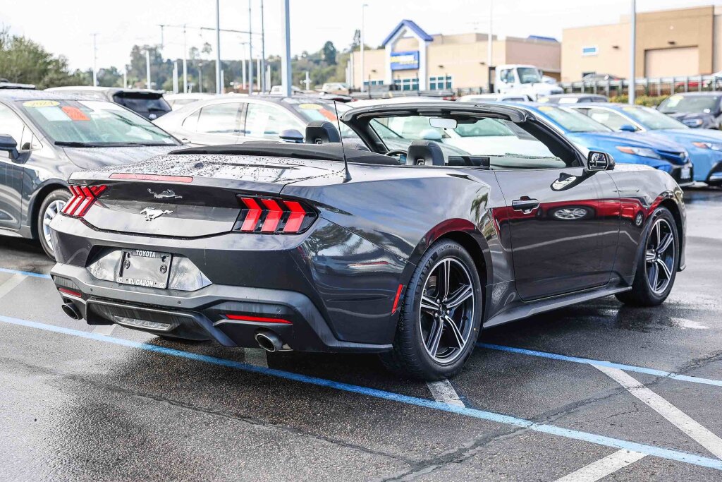 Used 2024 Ford Mustang Convertible image 23