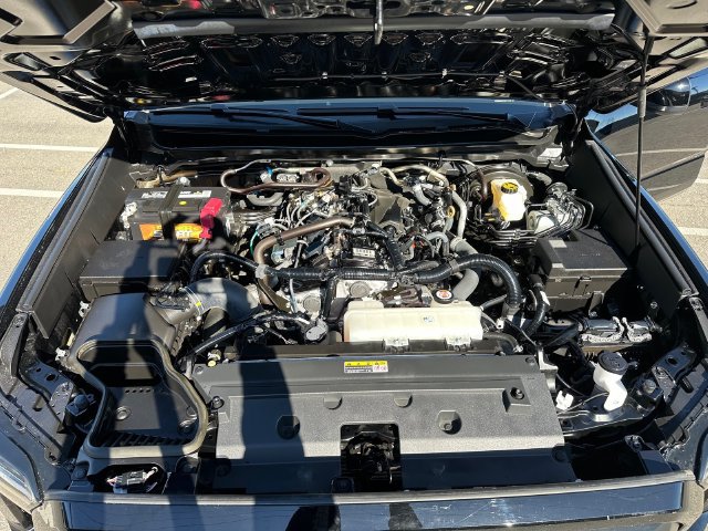 Certified 2025 Toyota Tacoma SR5 AWD/4WD image 7