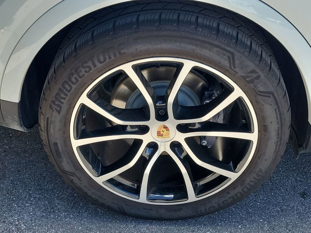 New 2025 Porsche Cayenne image 14