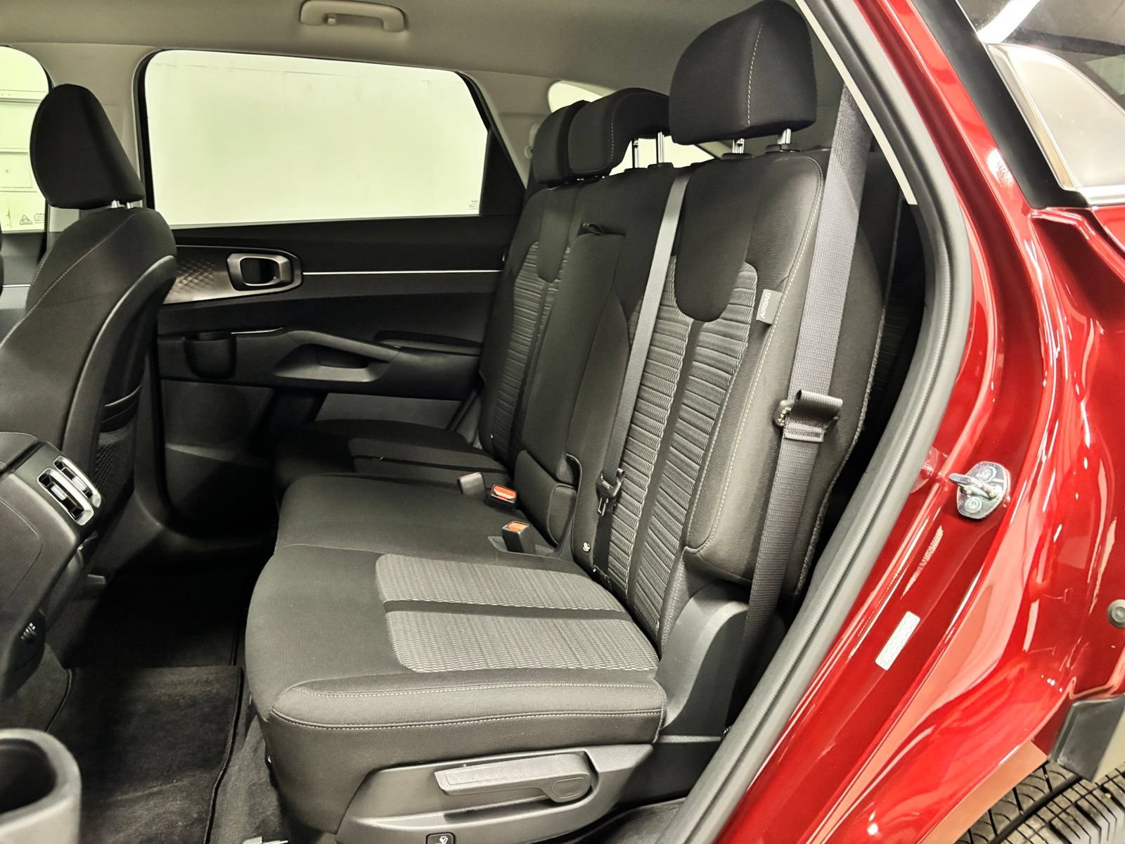 Used 2025 Kia Sorento LX FWD image 21