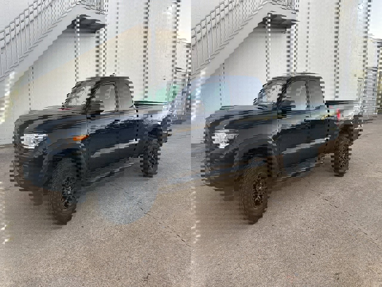 Used 2020 Toyota Tacoma SR image 1