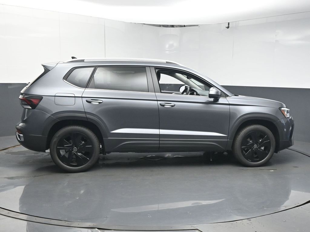 New 2025 Volkswagen Taos SE image 8