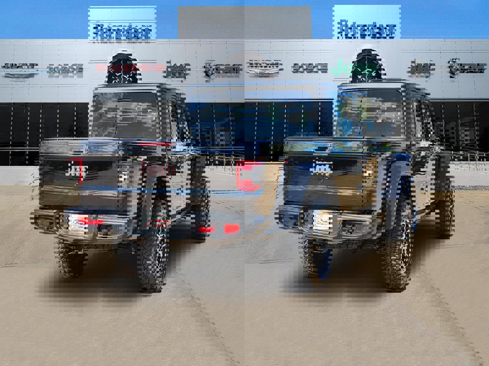 Used 2024 Jeep Gladiator Rubicon image 3