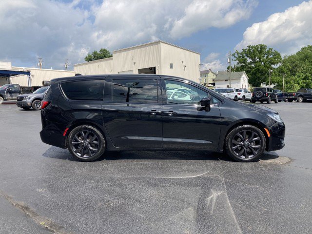 Used 2020 Chrysler Pacifica Touring w/ Advanced Safetytec Group FWD image 4