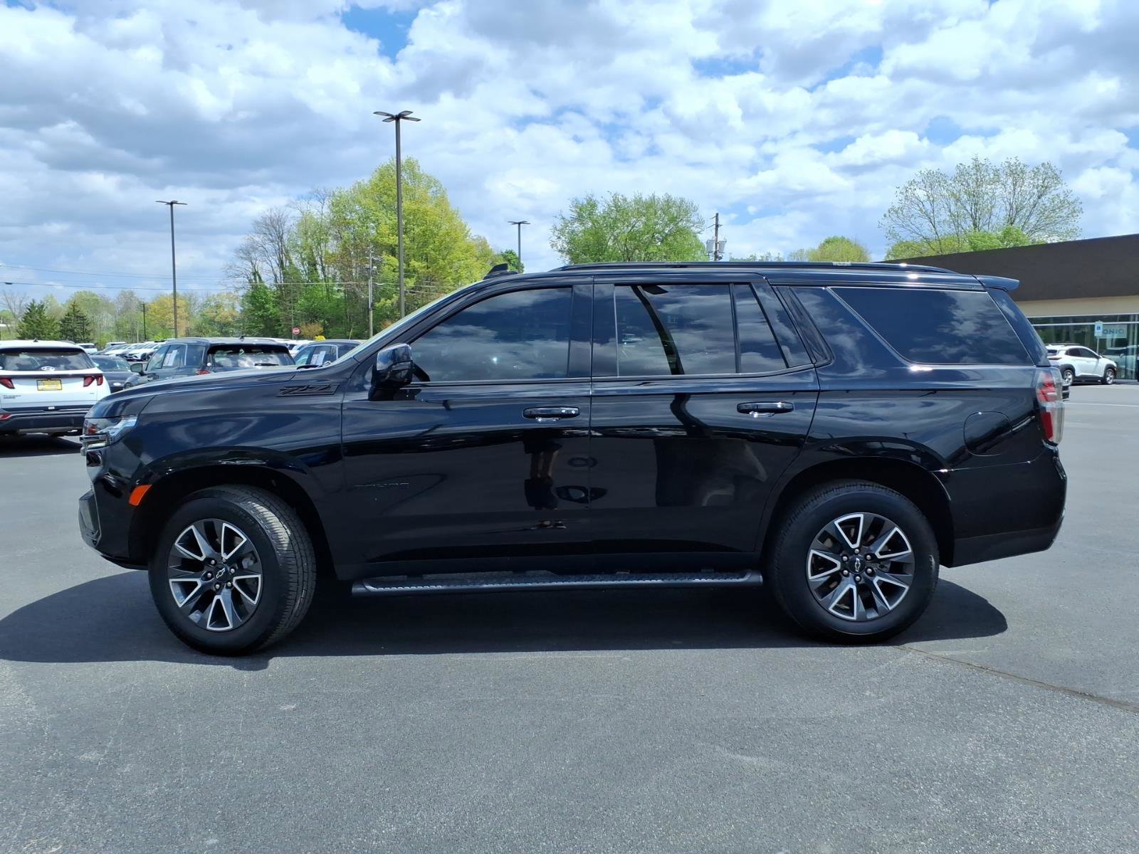 Used 2022 Chevrolet Tahoe Z71 w/ Luxury Package AWD/4WD image 13