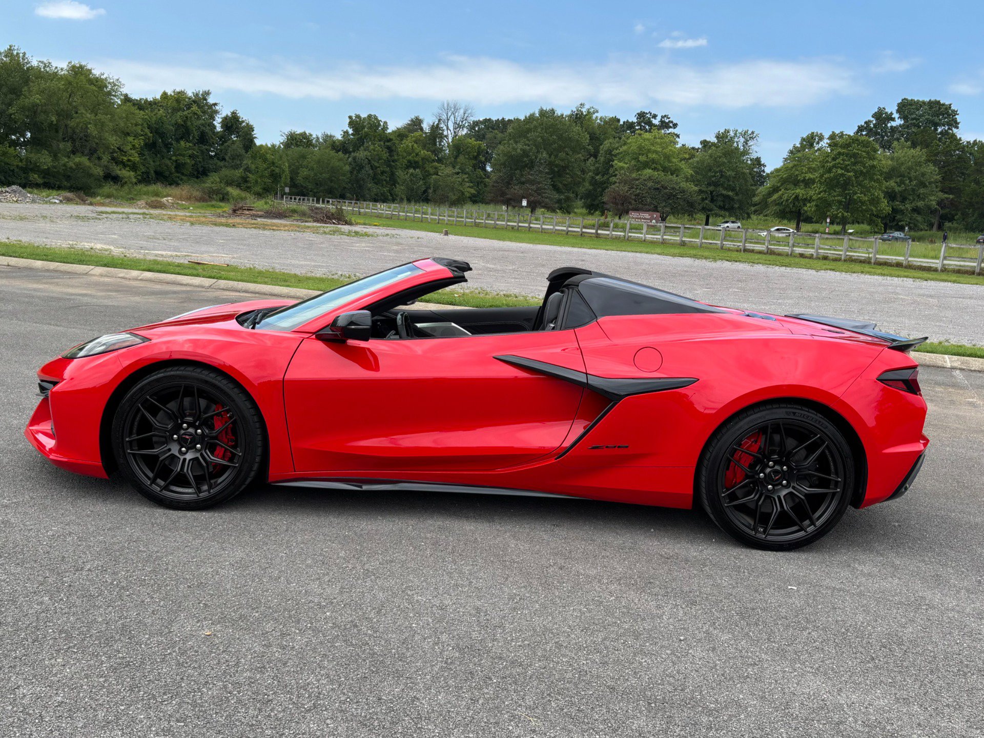 Used 2023 Chevrolet Corvette Z06 RWD image 7