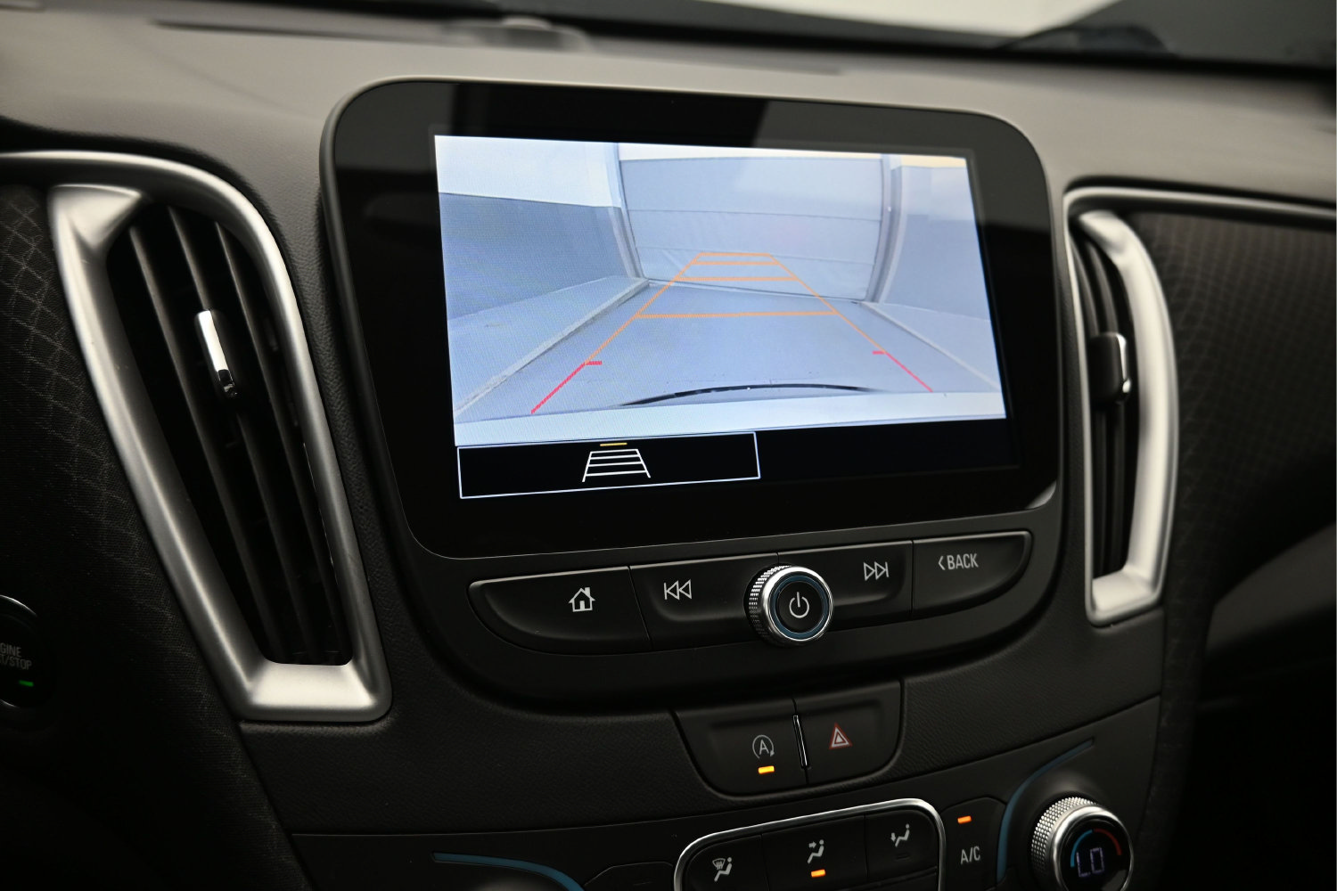 Used 2025 Chevrolet Malibu LT FWD image 11