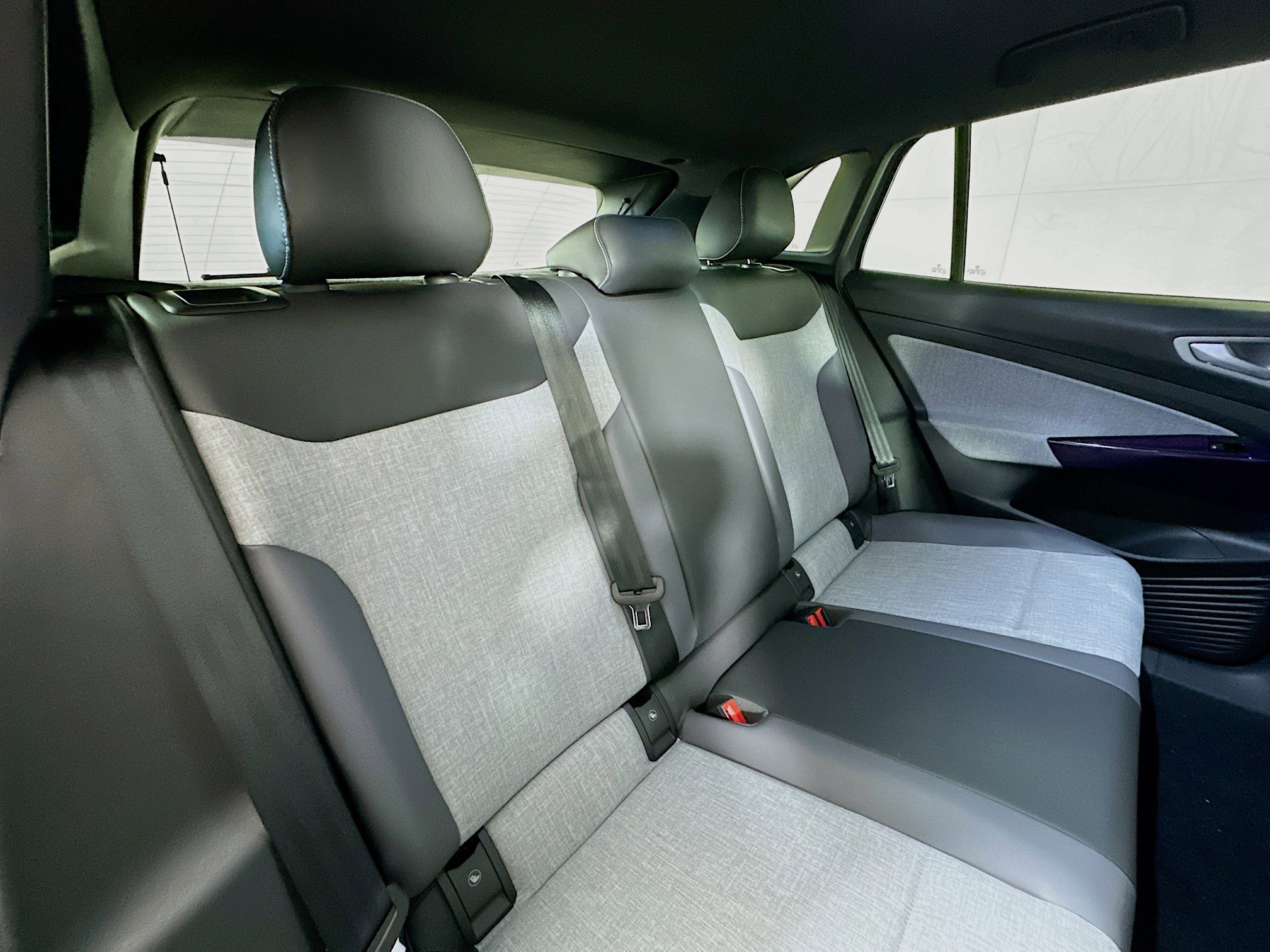 New 2025 Volkswagen ID.4 Pro image 25