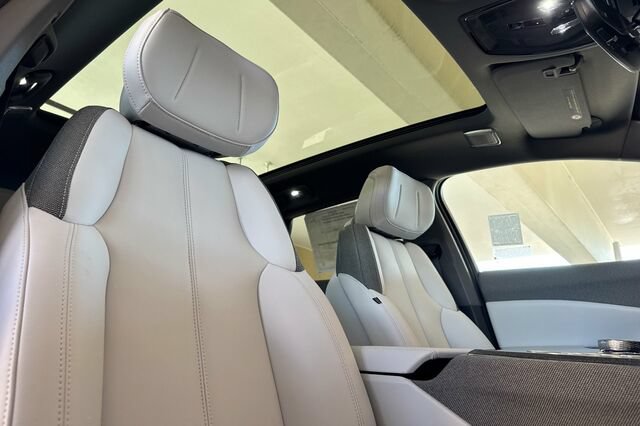 New 2027 Cadillac Optiq Luxury w/ LPO, Floor Liner Package AWD/4WD image 17