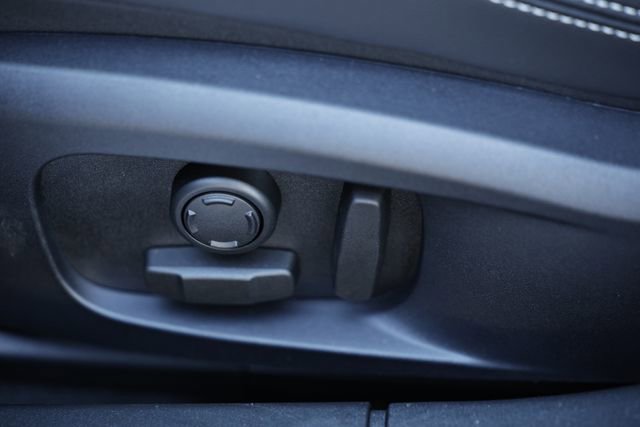 New 2024 Jaguar XF R-Dynamic SE AWD/4WD image 33