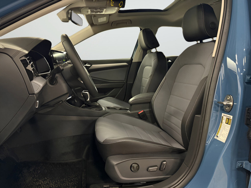 New 2026 Volkswagen Jetta SE FWD image 17