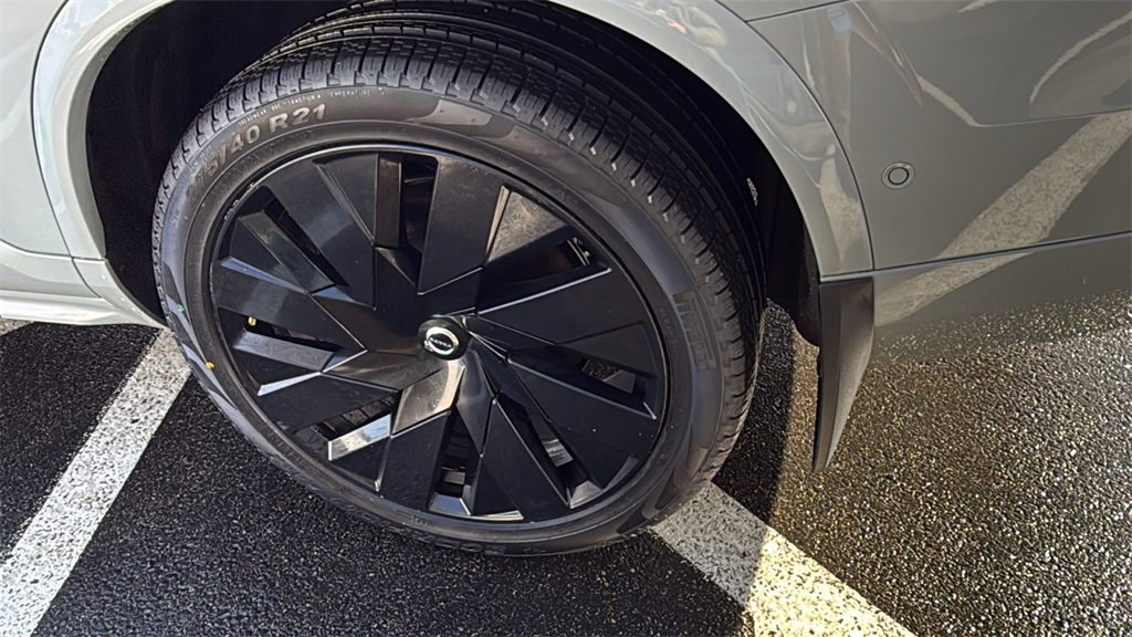 Certified 2024 Volvo XC90 T8 Ultimate w/ Protection Package image 32