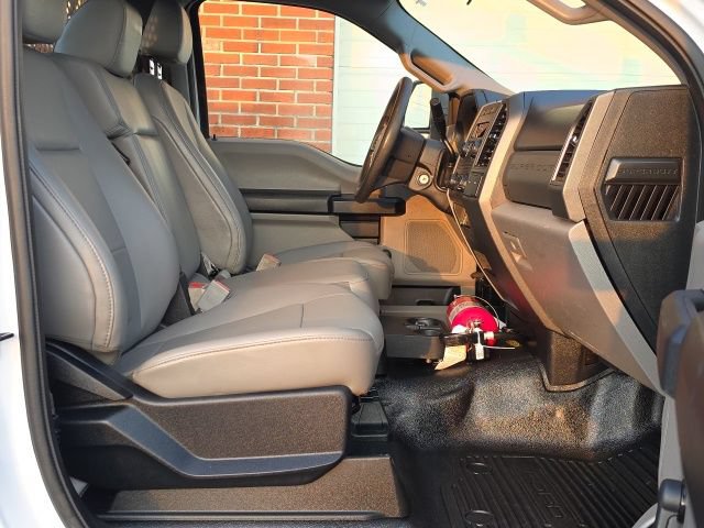 Used 2017 Ford F550 2WD Regular Cab Super Duty image 22