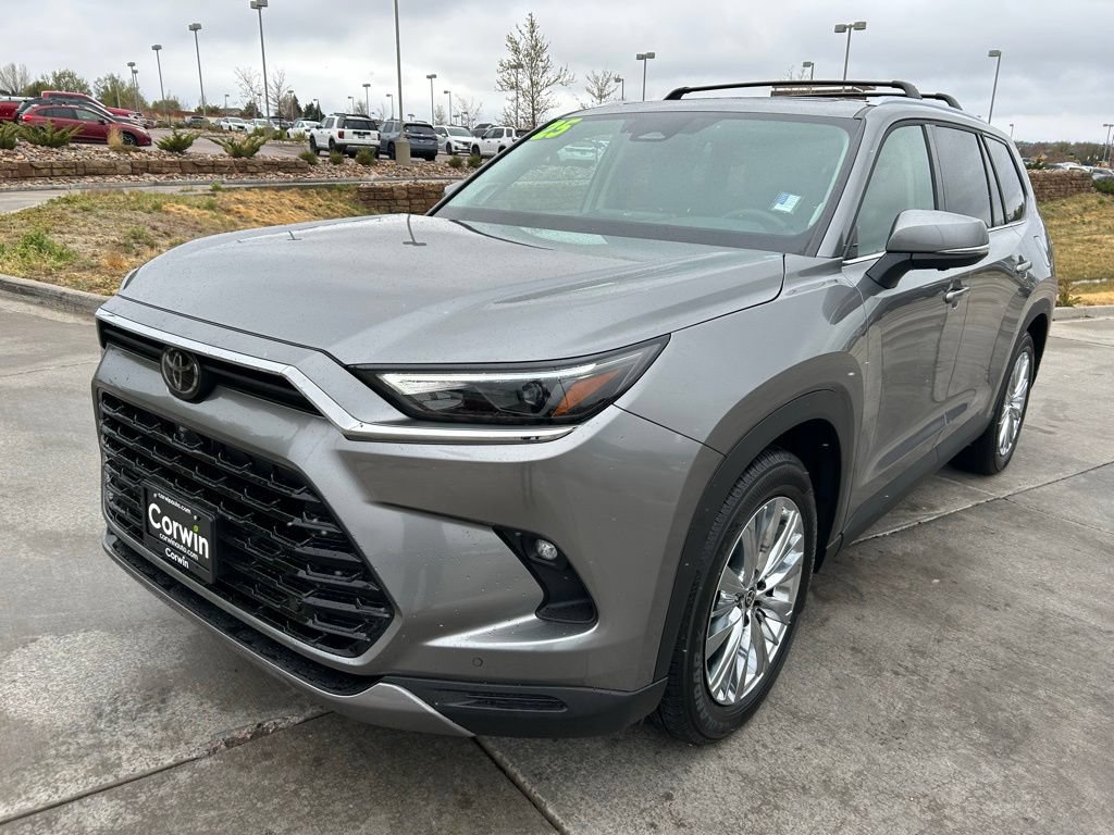 Used 2025 Toyota Grand Highlander AWD image 3