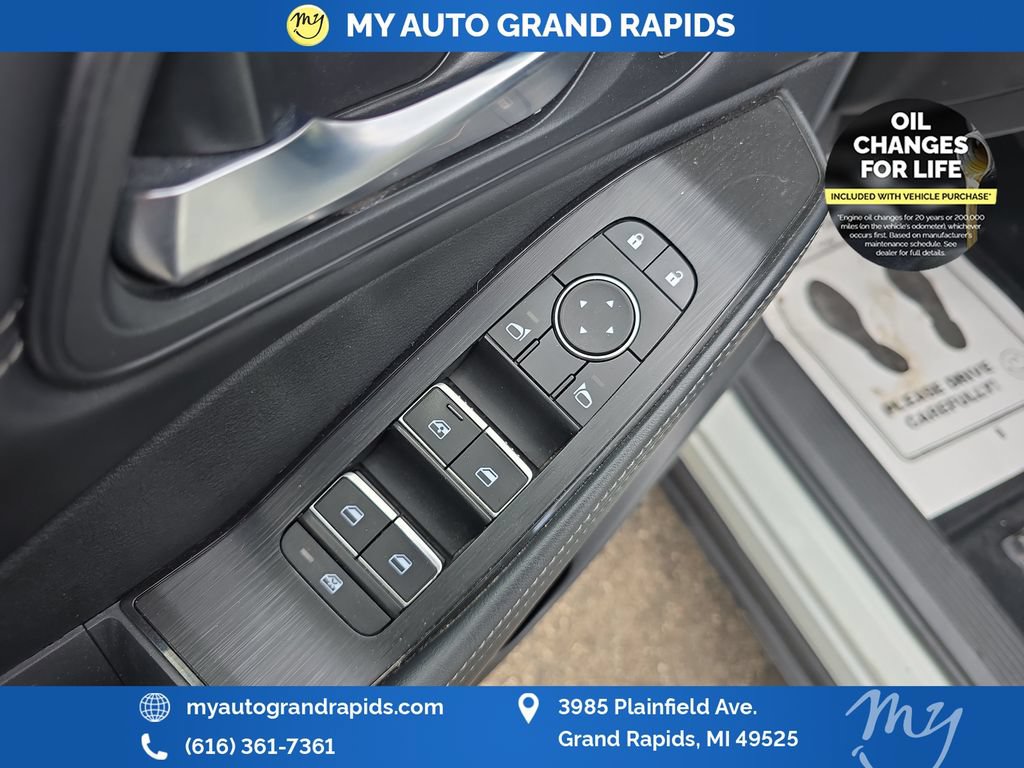 Used 2023 Nissan Rogue SL AWD/4WD image 14