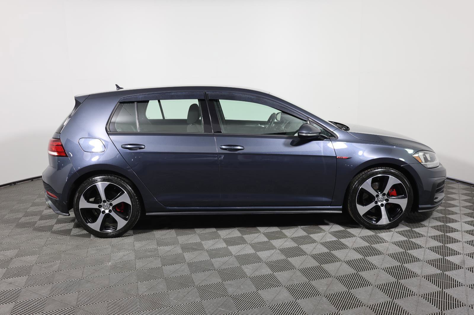 Used 2018 Volkswagen Golf S FWD image 4