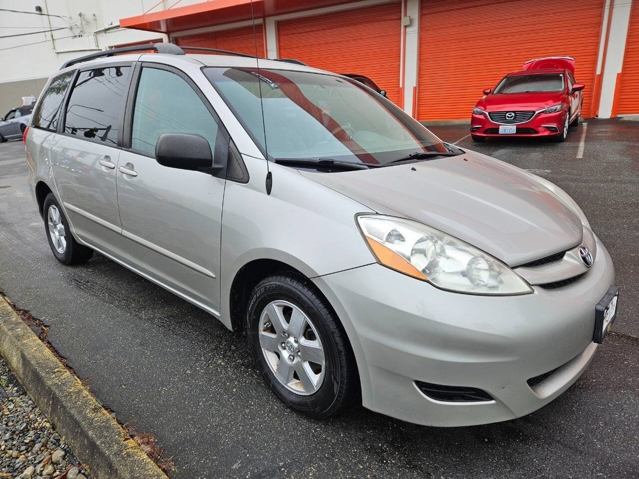 Used 2010 Toyota Sienna LE FWD image 6