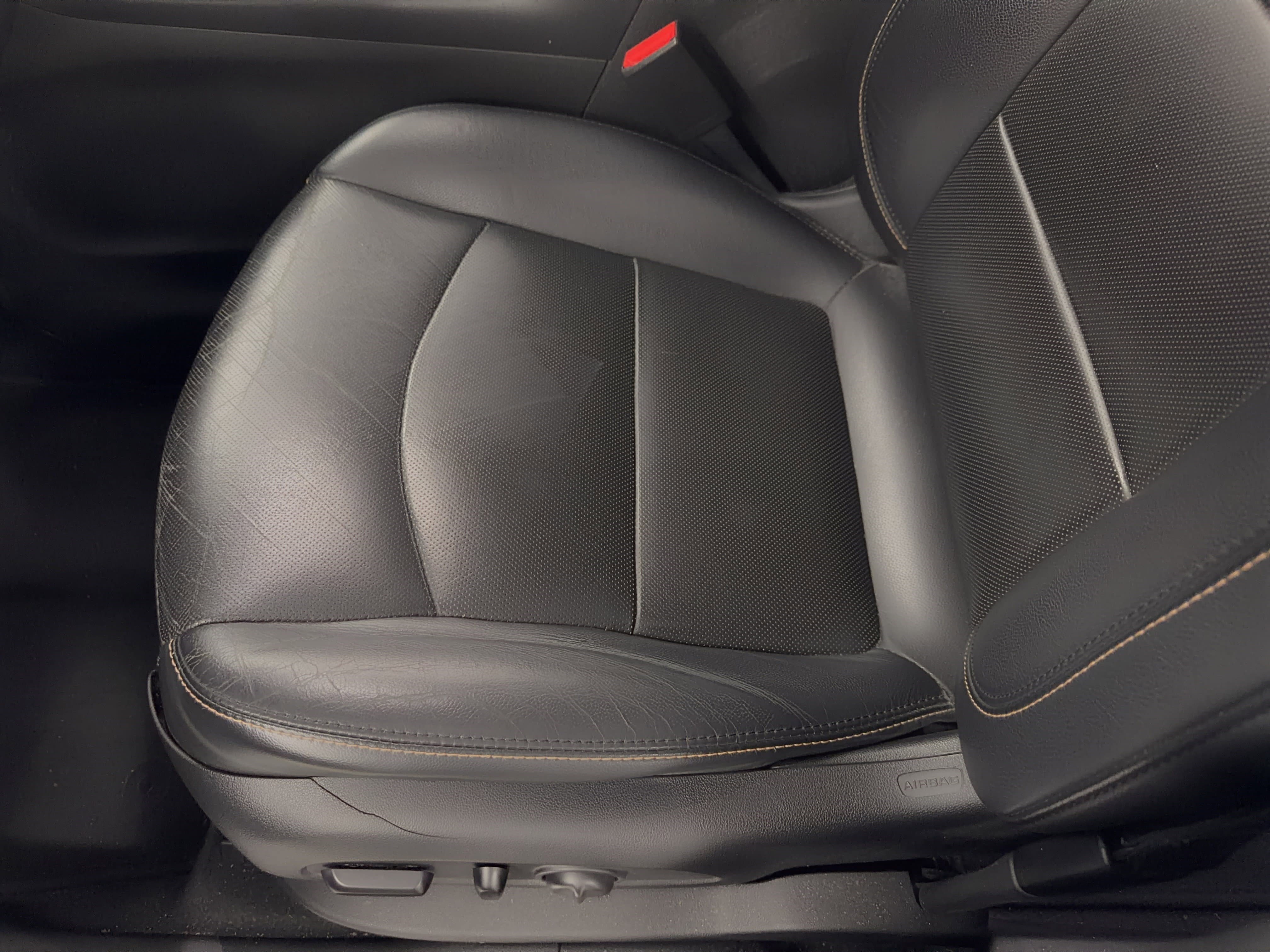 Used 2018 Chevrolet Equinox Premier FWD image 16