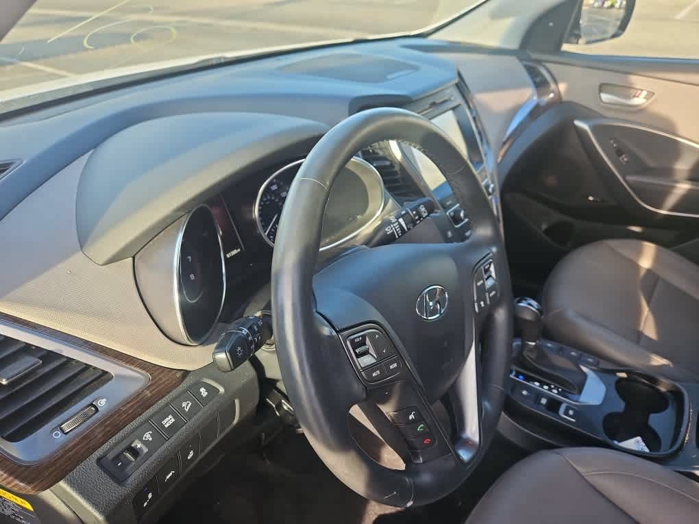 Used 2017 Hyundai Santa Fe Sport w/ 2.0T Ultimate Tech Package 05 FWD image 2