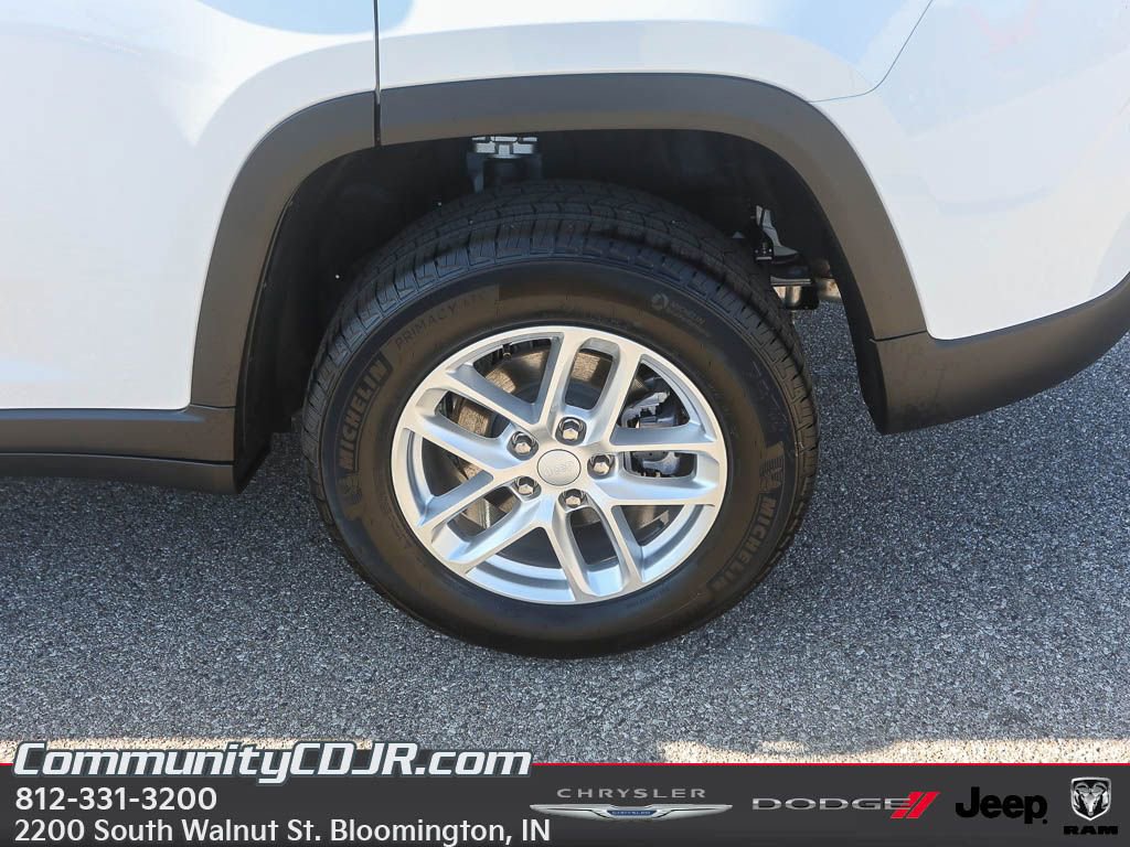 New 2025 Jeep Grand Cherokee Laredo X w/ Luxury Tech Group I image 4