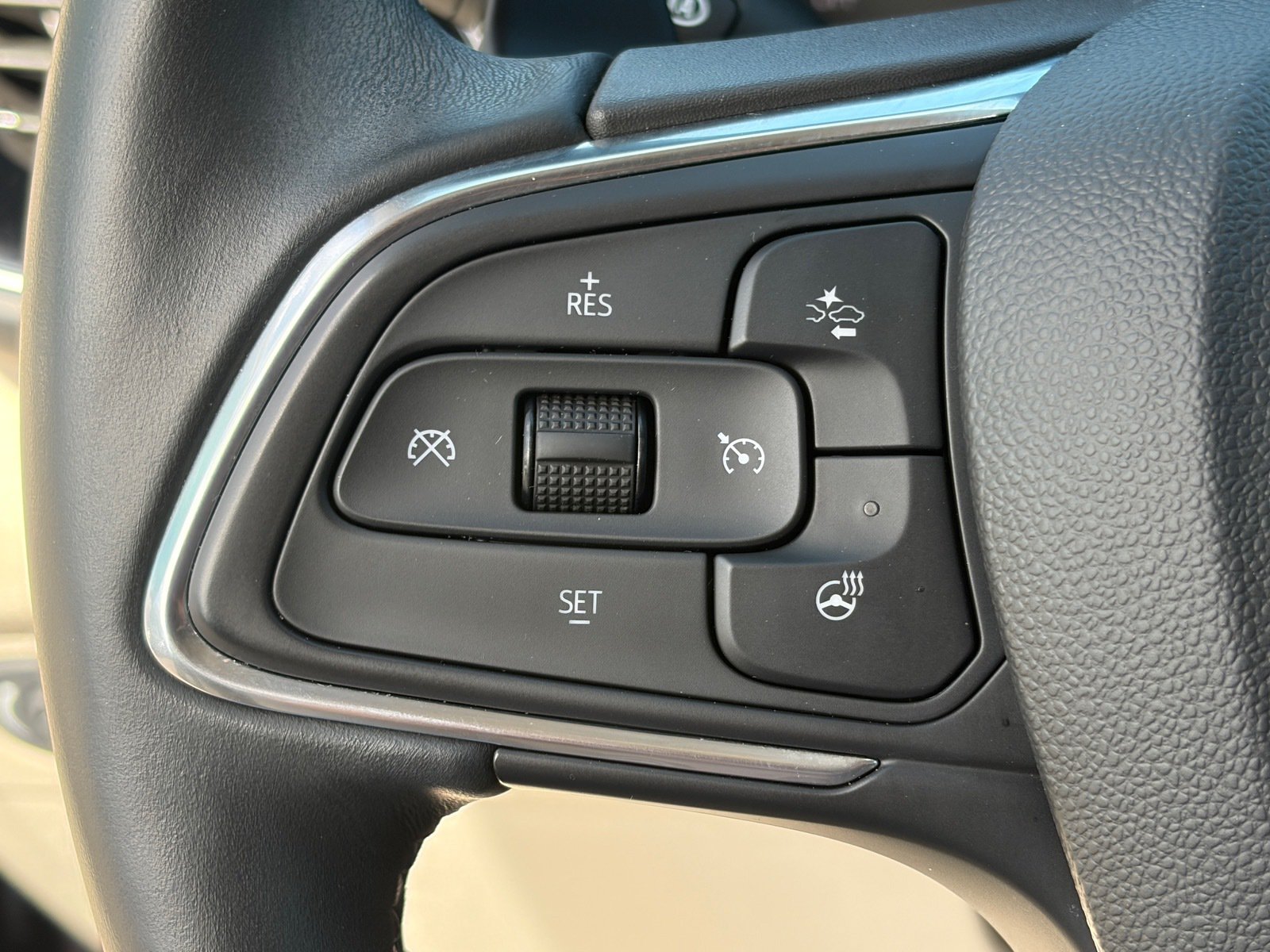 Used 2021 Buick Envision Avenir w/ Technology Package II FWD image 22