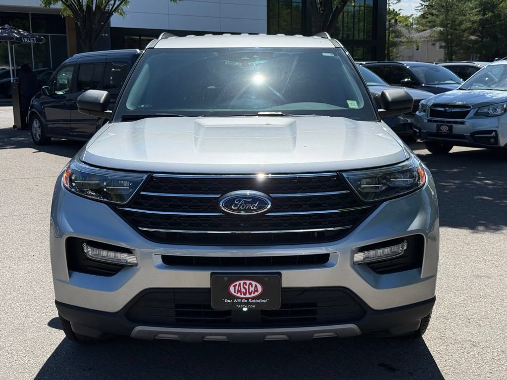 Certified 2022 Ford Explorer XLT w/ Equipment Group 202A AWD/4WD image 3
