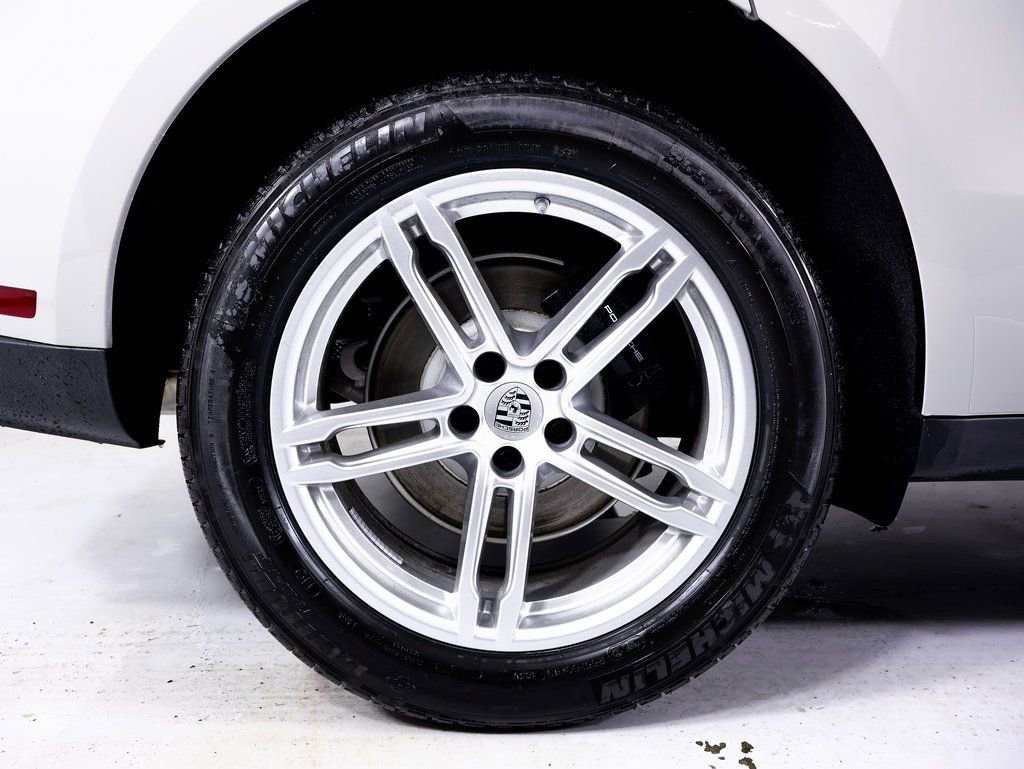Certified 2025 Porsche Macan image 20