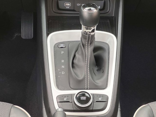 Used 2025 Hyundai Venue Limited FWD image 23