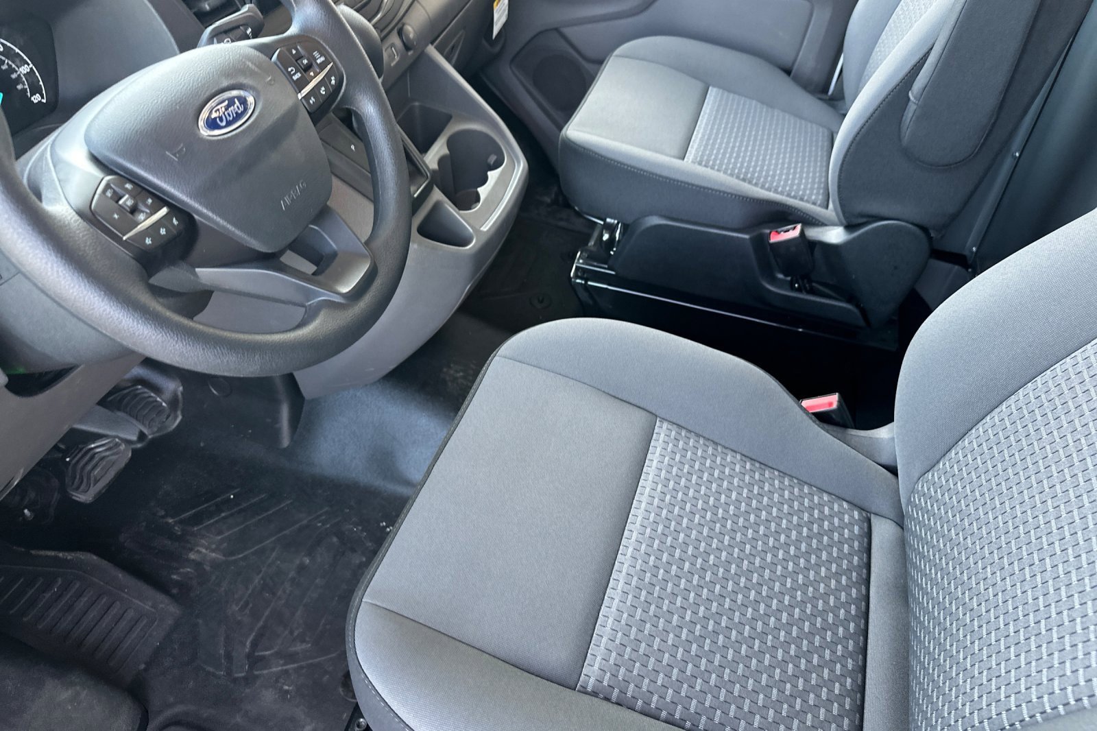 New 2025 Ford Transit 250 148 Medium Roof image 10