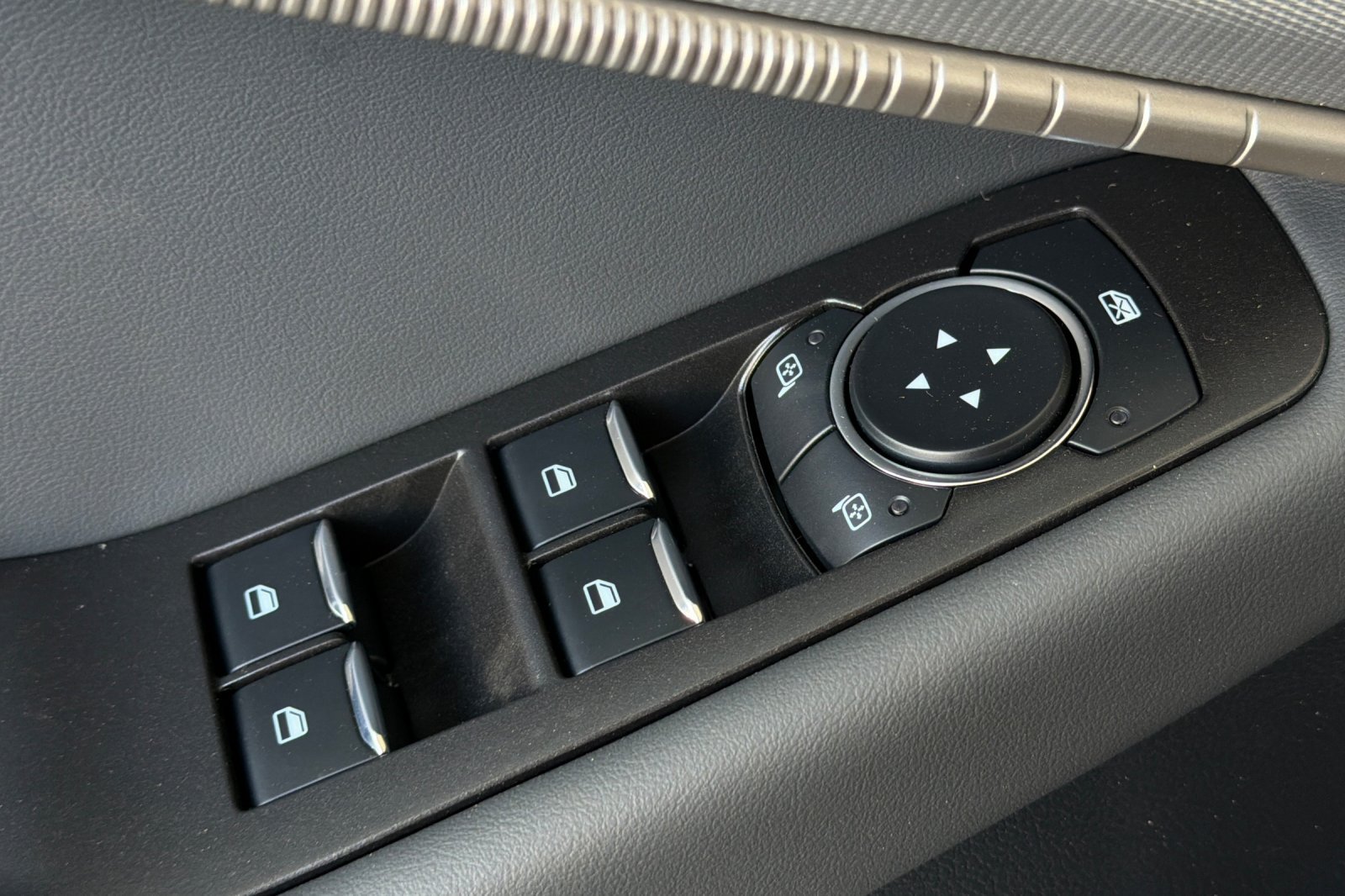 New 2026 Ford Explorer Active RWD image 12