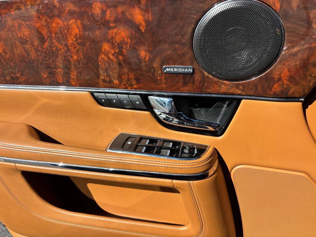 Used 2013 Jaguar XJ 4dr Sdn RWD RWD image 16