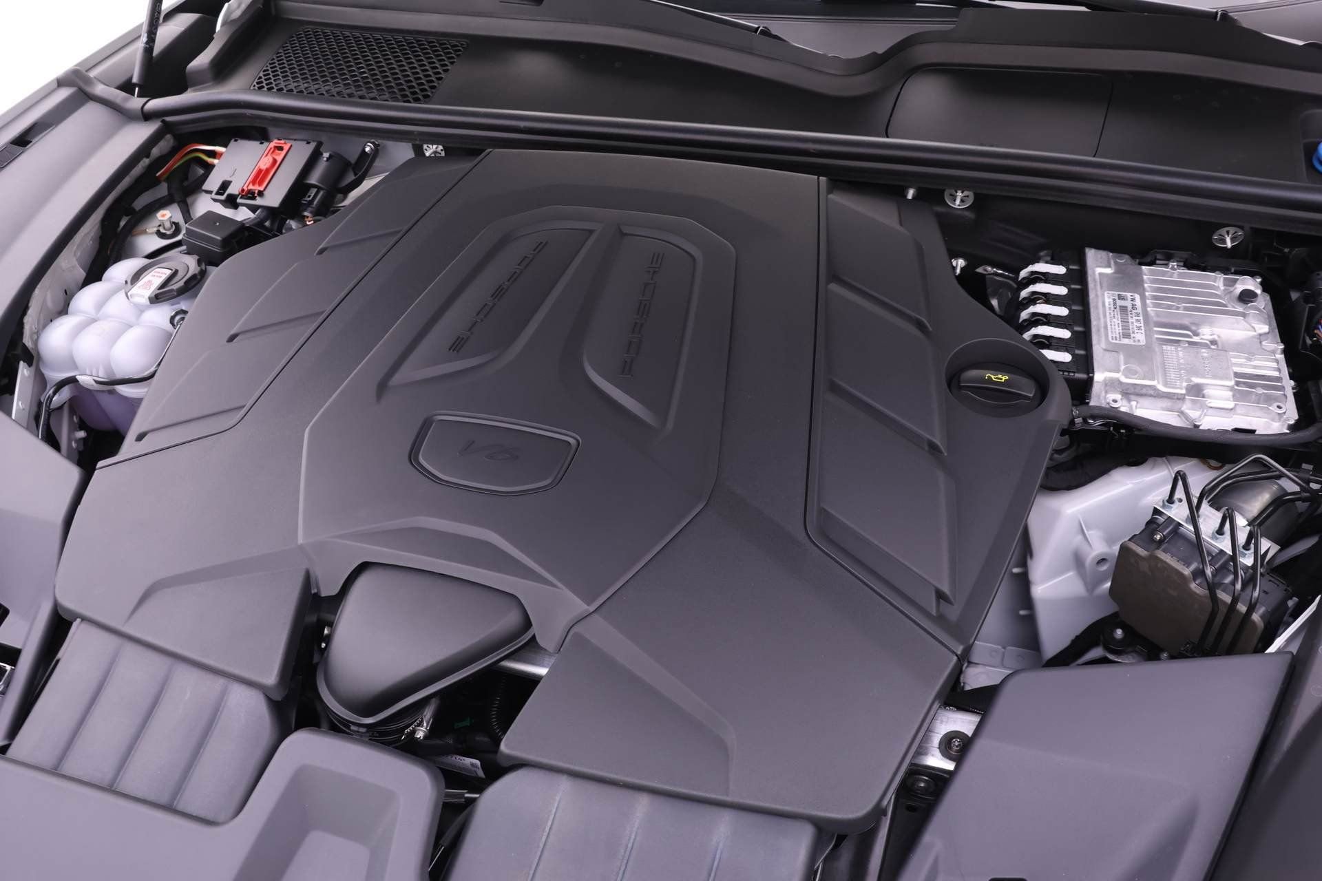 Used 2024 Porsche Cayenne Coupe image 17