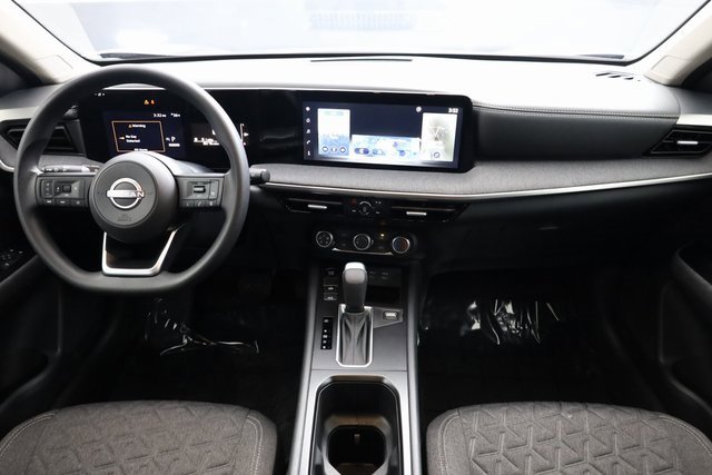 Used 2025 Nissan Kicks SV image 14