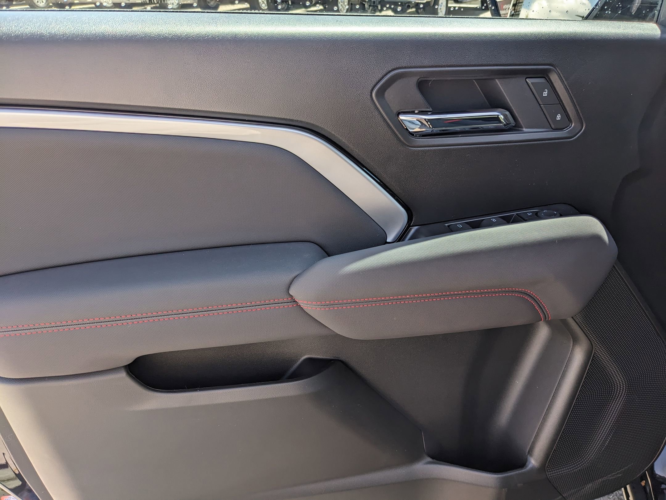 New 2025 Chevrolet Colorado Z71 image 9