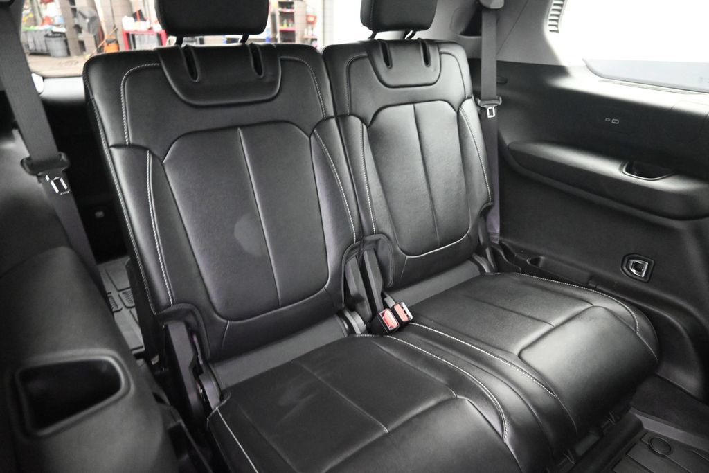 Used 2022 Jeep Grand Cherokee L Limited AWD/4WD image 11