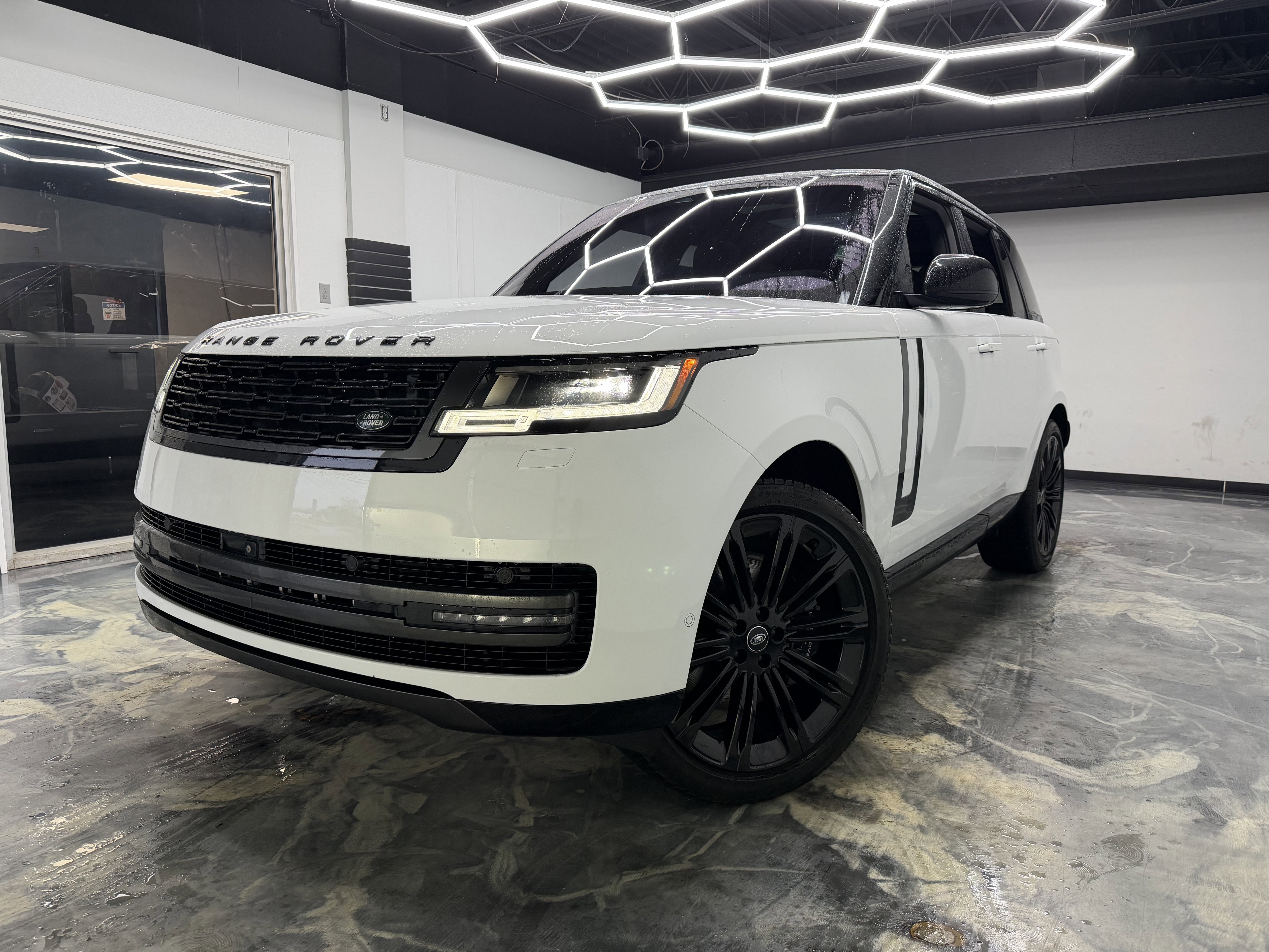 Used 2023 Land Rover Range Rover SE AWD/4WD image 1