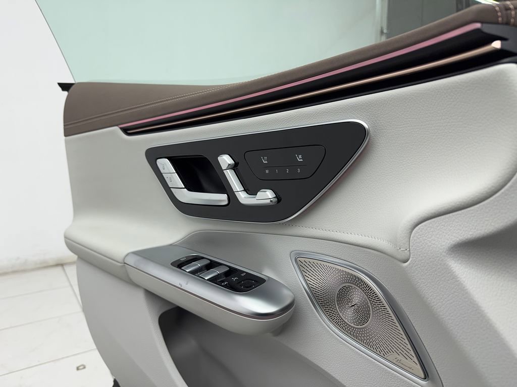 Used 2023 Mercedes-Benz EQE 500 4MATIC Sedan image 50