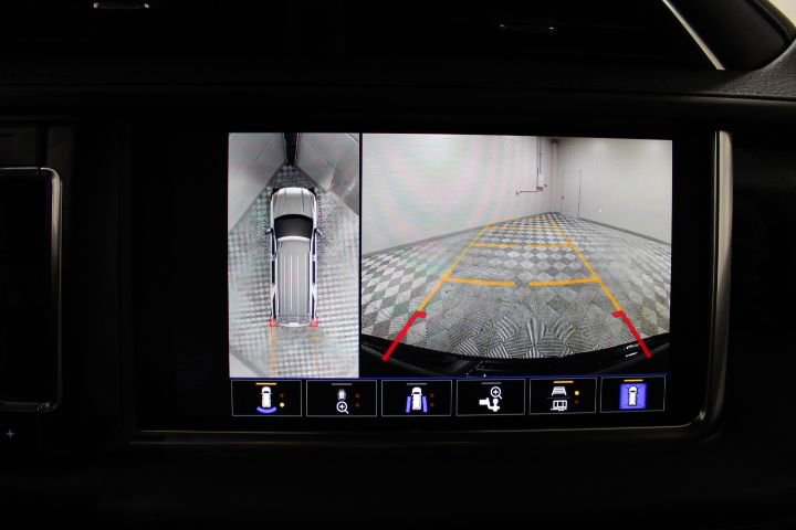 Used 2024 GMC Yukon XL Denali image 4