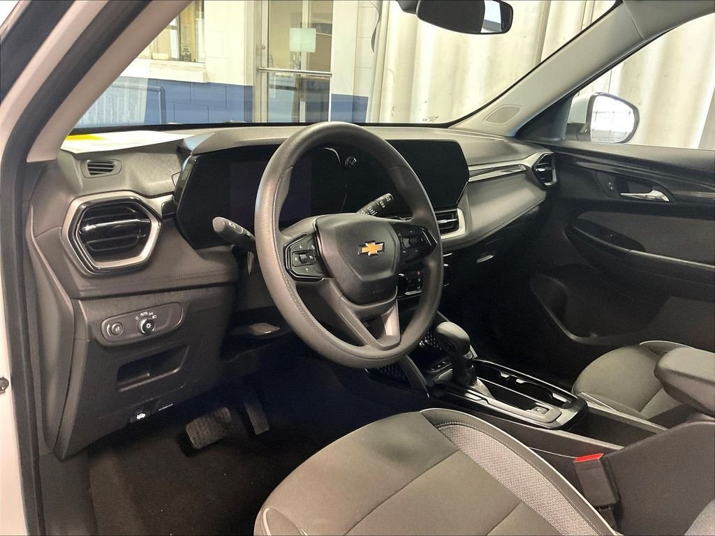 Used 2025 Chevrolet TrailBlazer LT AWD/4WD image 8