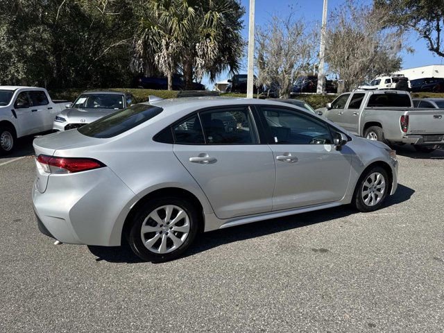 Used 2023 Toyota Corolla LE image 2
