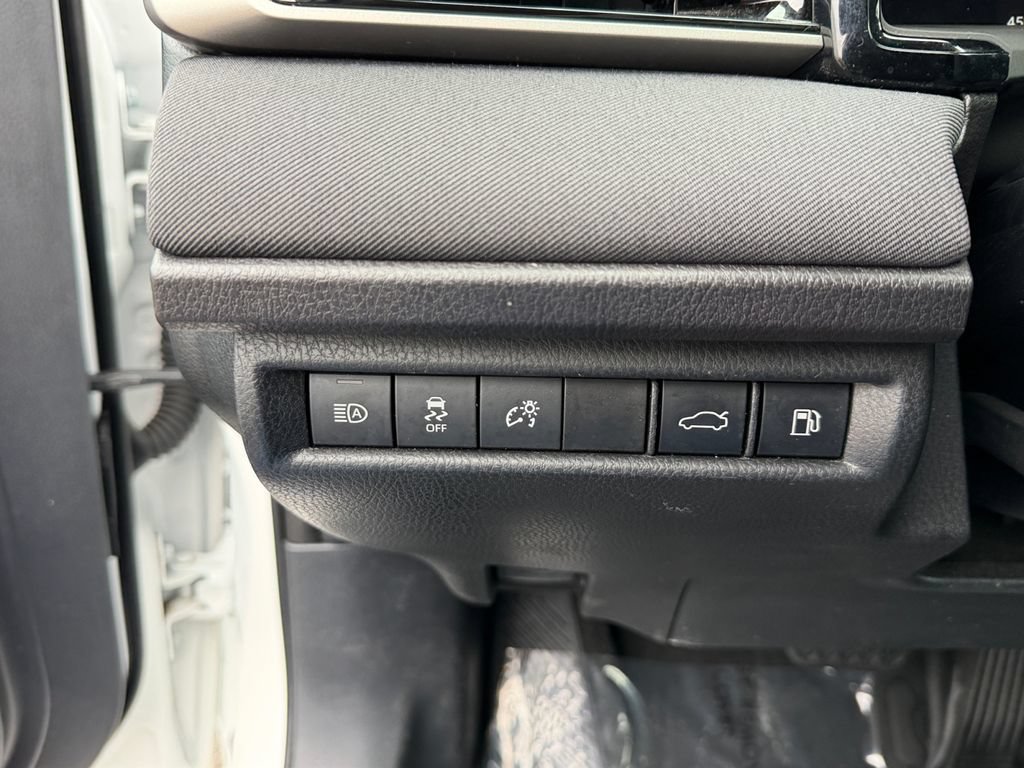 Used 2025 Toyota Camry LE FWD image 31