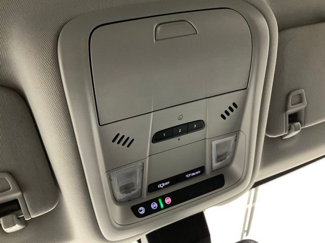 Used 2024 GMC Terrain SLT image 17