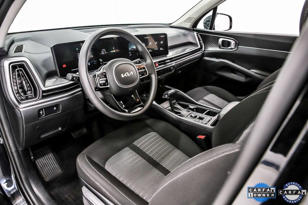 Used 2025 Kia Sorento LX image 27
