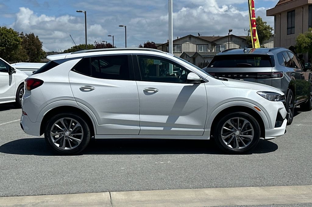 Used 2023 Buick Encore GX Select w/ Sport Touring Package FWD image 2