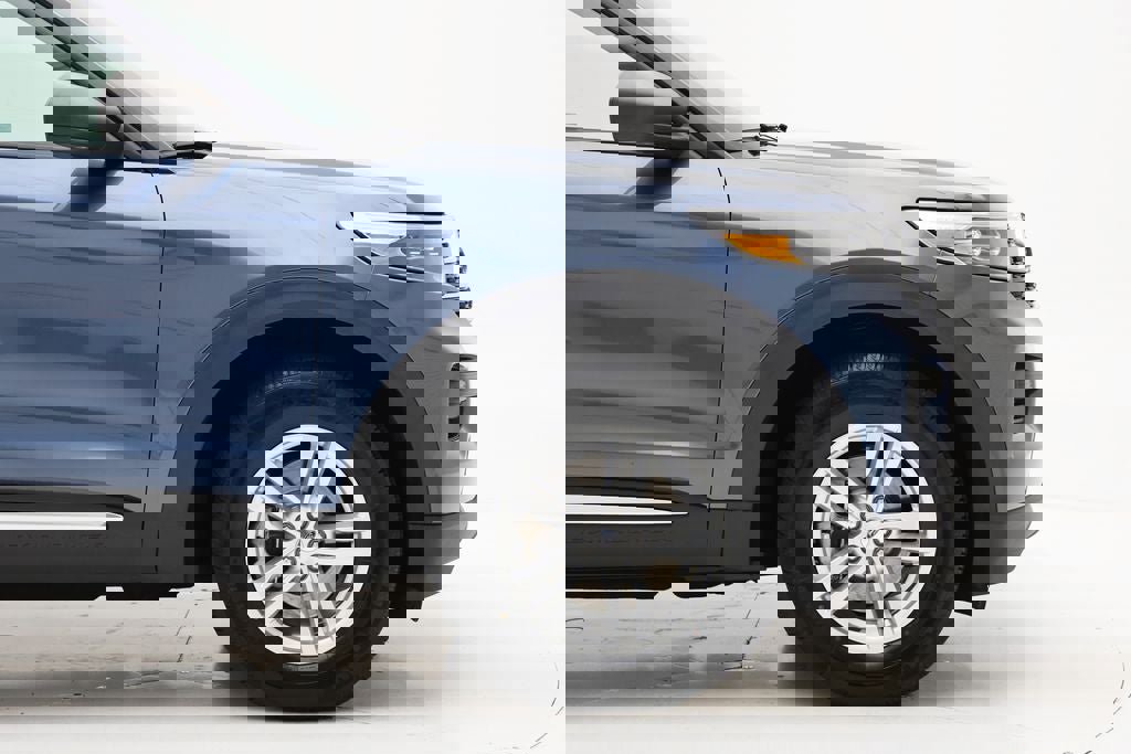 Used 2020 Ford Explorer XLT image 4