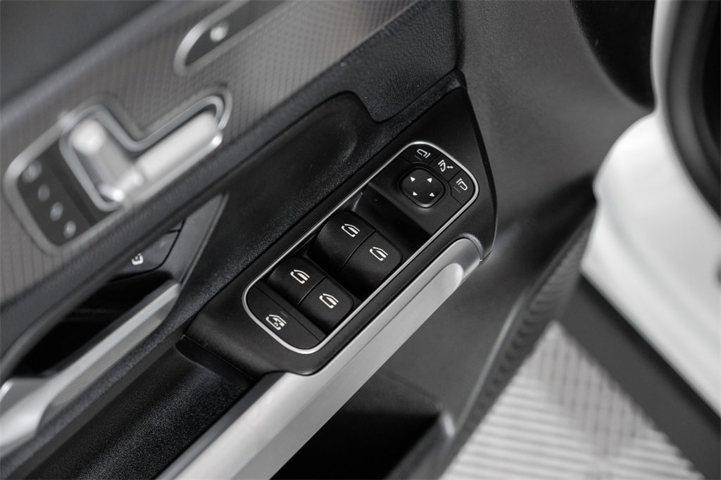 Used 2020 Mercedes-Benz GLB 250 w/ Premium Package image 46