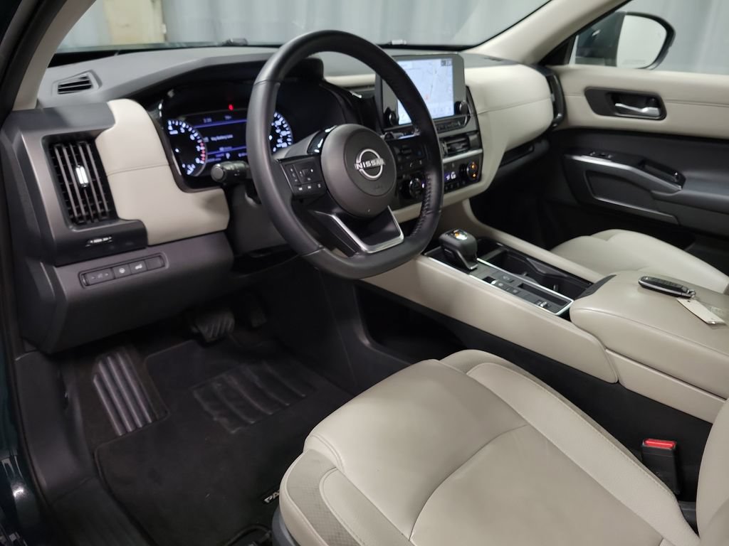 Used 2024 Nissan Pathfinder SL w/ Black Appearance Package FWD image 16