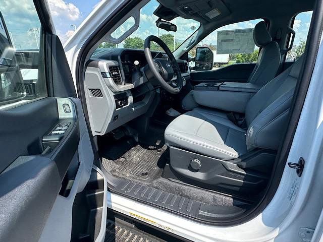 New 2025 Ford F550 4x4 Crew Cab Super Duty image 8