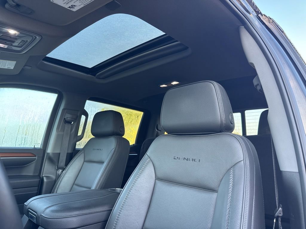 Used 2024 GMC Sierra 1500 Denali w/ Technology Package AWD/4WD image 7