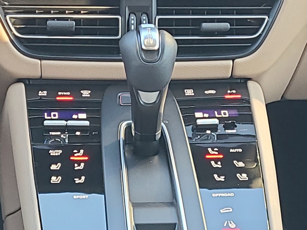 Used 2025 Porsche Macan image 23